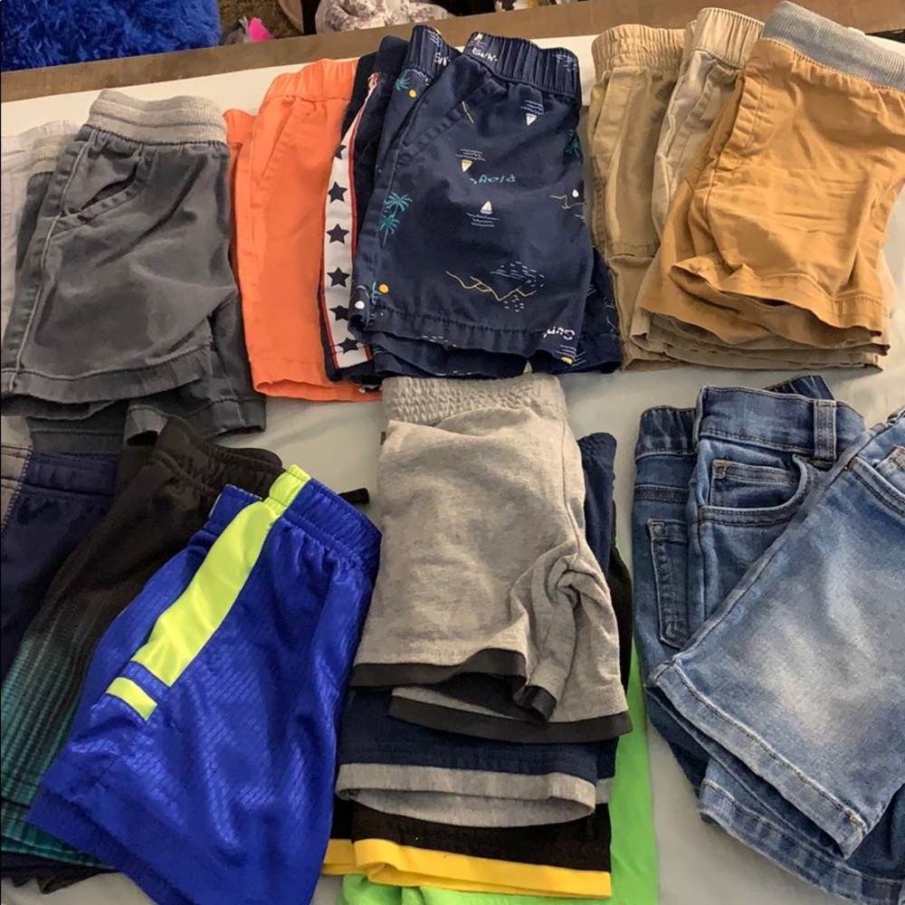 BOYS 2T SHORTS LOT
